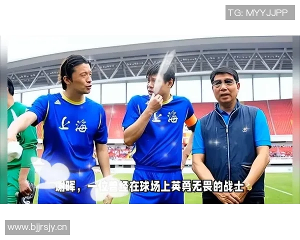 鲁尼回忆03年吃超大棒棒糖的趣事只是想用它砸碎而已