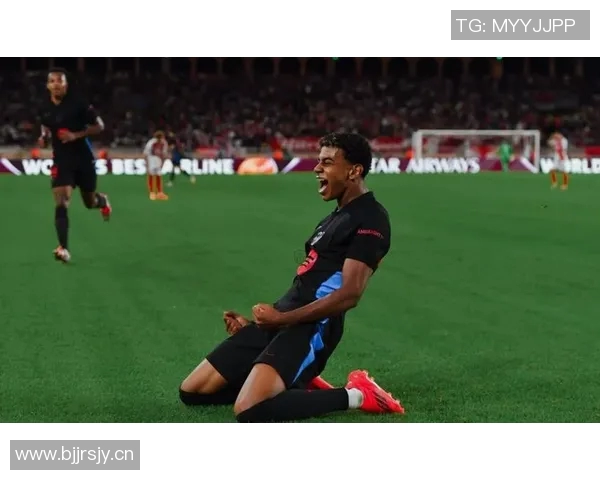 西媒报道亚马尔备战巴黎之战积极训练成为最后离场球员之一 西媒报道亚马尔备战巴黎之战积极训练成为最后离场球员之一