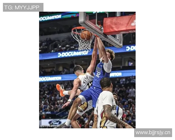 字母哥首投即成经典瞬间暴扣福德与弗拉格震撼全场