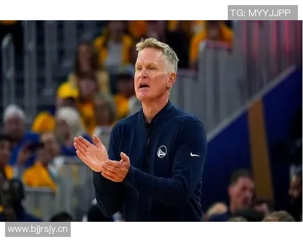 科尔赞霍福德防守智慧精准定位助球队稳固防线 科尔赞霍福德防守智慧精准定位助球队稳固防线