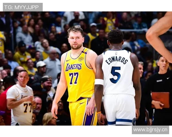 爱德华兹上半场表现亮眼15投6中三分球命中率不佳仍贡献17分1板2助