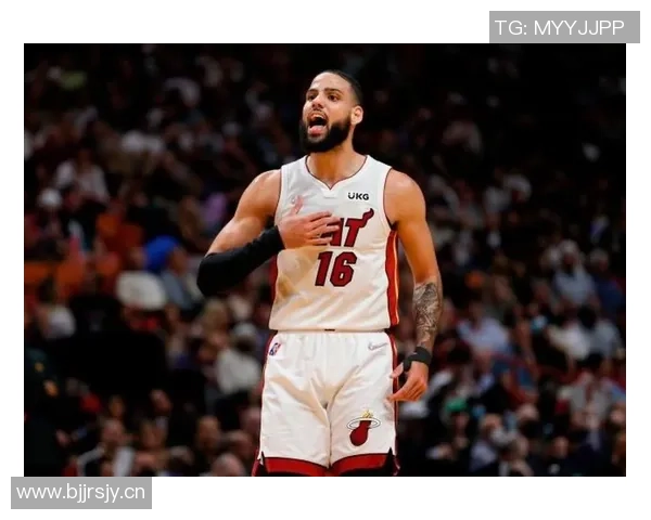 克莱半场表现稳健11投4中三分球命中3个贡献11分2篮板1封盖