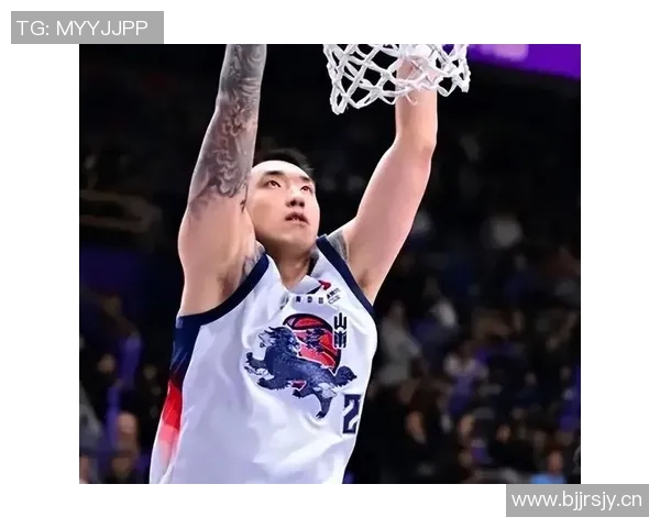 山东男篮热身赛惜败美国肯塔基传奇队陶汉林王岚嵚表现抢眼