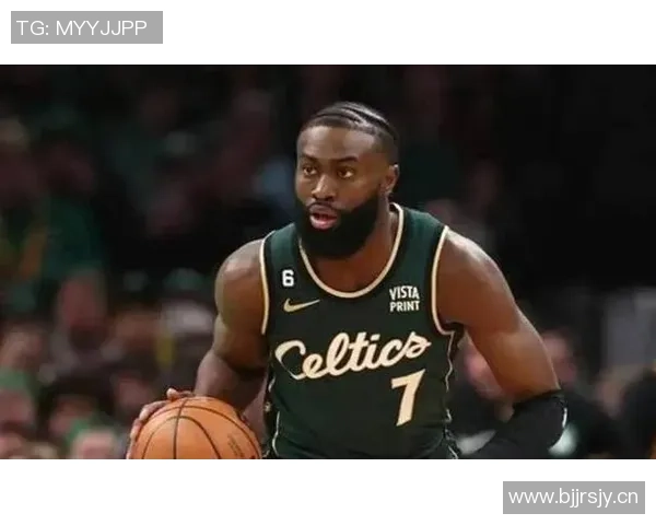 杰伦布朗全能表现15投6中斩获25分8篮板7助攻罚球命中率高达92