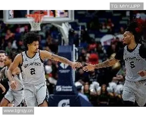 三后卫组合失灵福克斯卡斯尔与哈珀表现低迷合计35投仅8中还出现10次失误